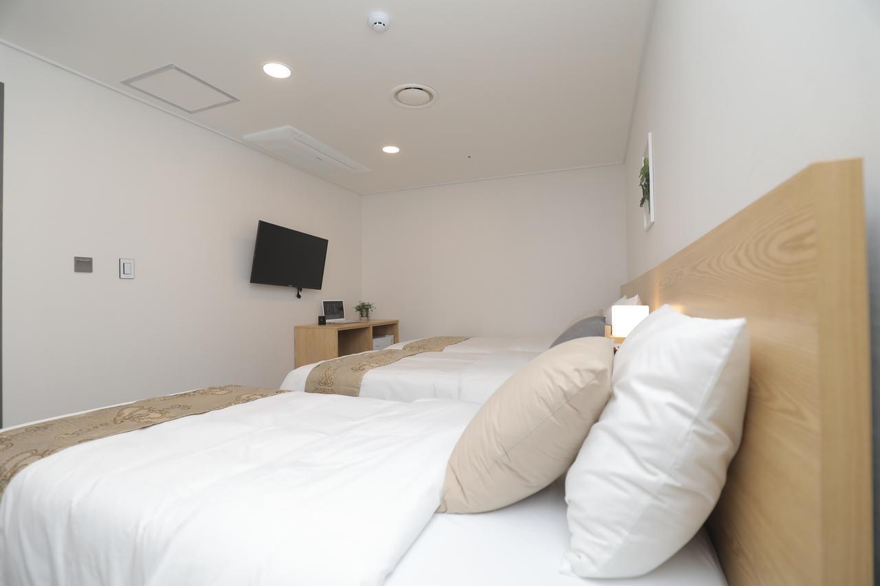 Line Hotel Myeongdong Seoul Exterior photo