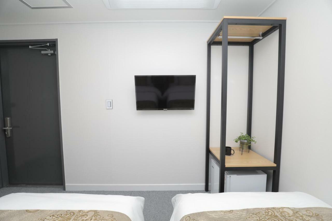Line Hotel Myeongdong Seoul Exterior photo